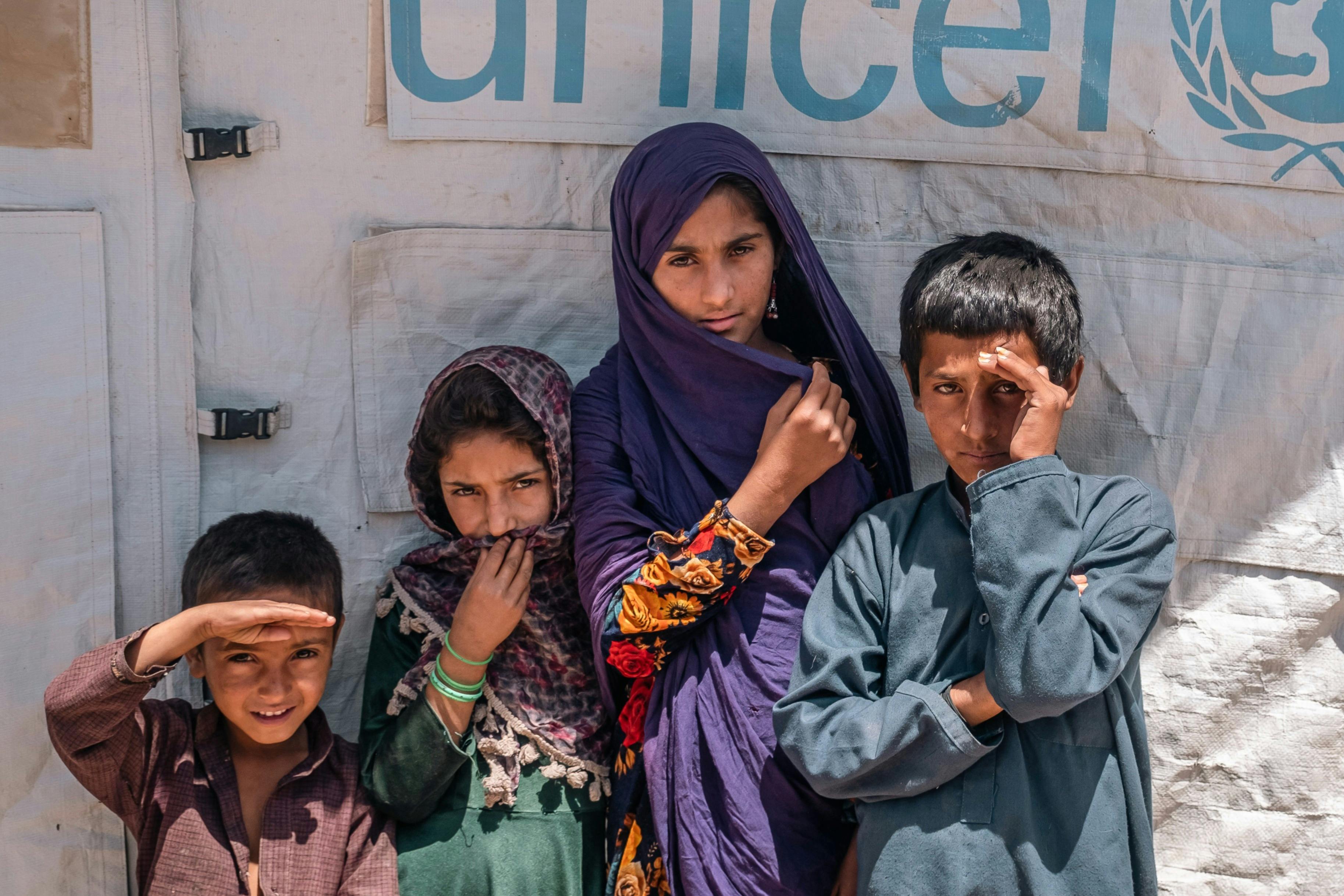 Barn vid UNICEF-tält - Afghanistan 2023 - cropped 