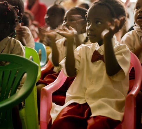 Flickor-i-skolan-i-Khartoum-State-i-Sudan-490-kate-holt.jpg