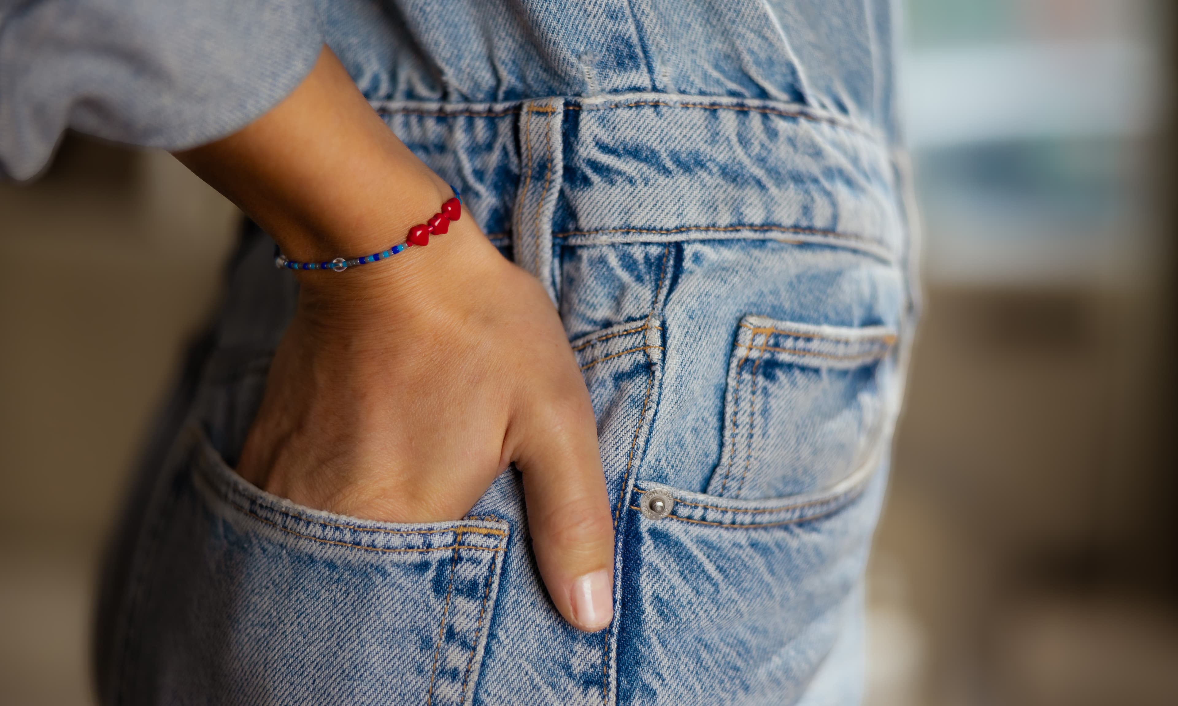 Clara Hallencreutz – close up på armband