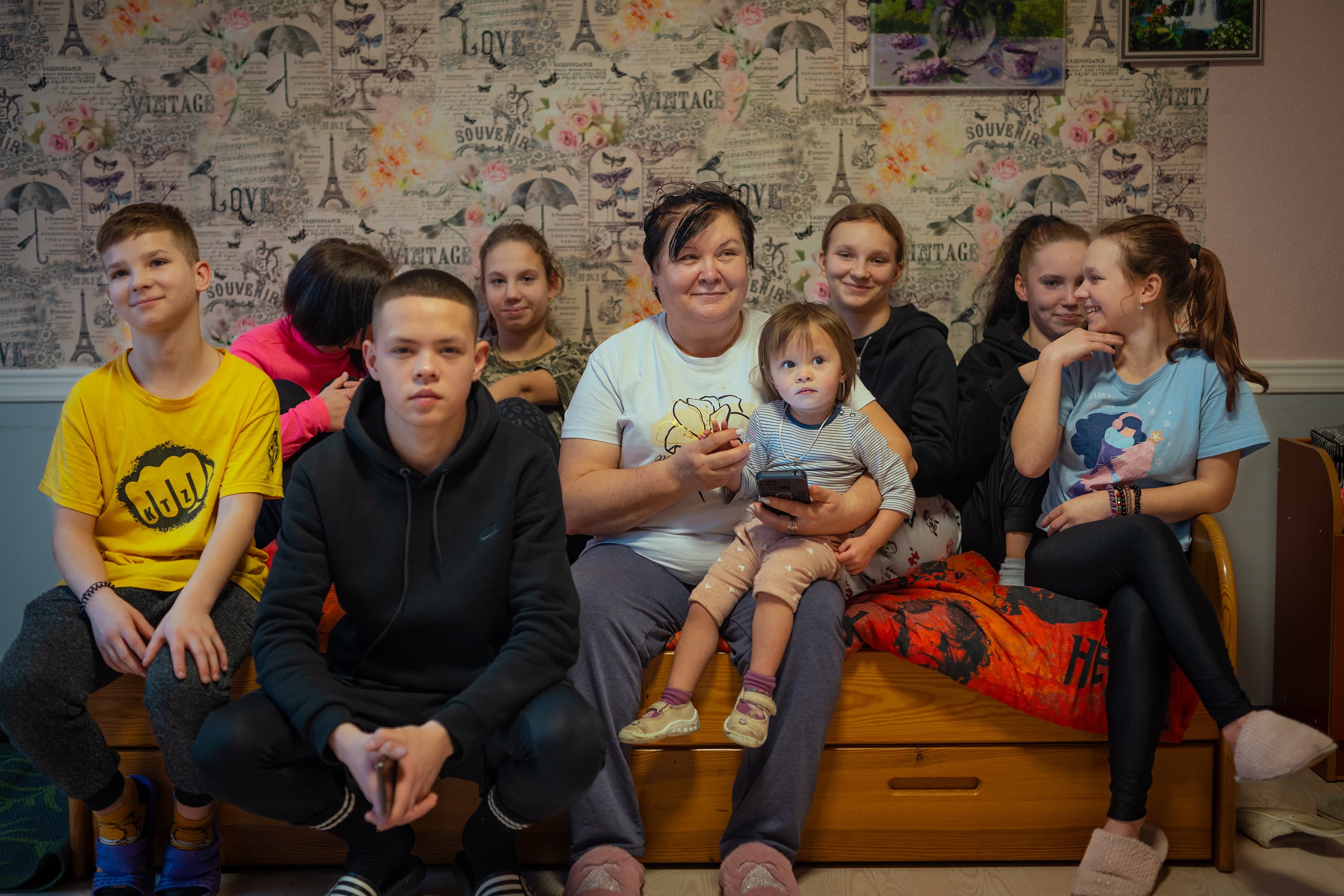 Fostermamma Halyna med barn - Ukraina 2025