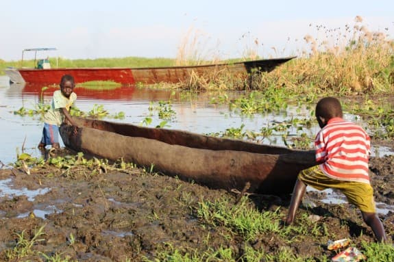 2_Children-in-Minkaman-575x383.jpg
