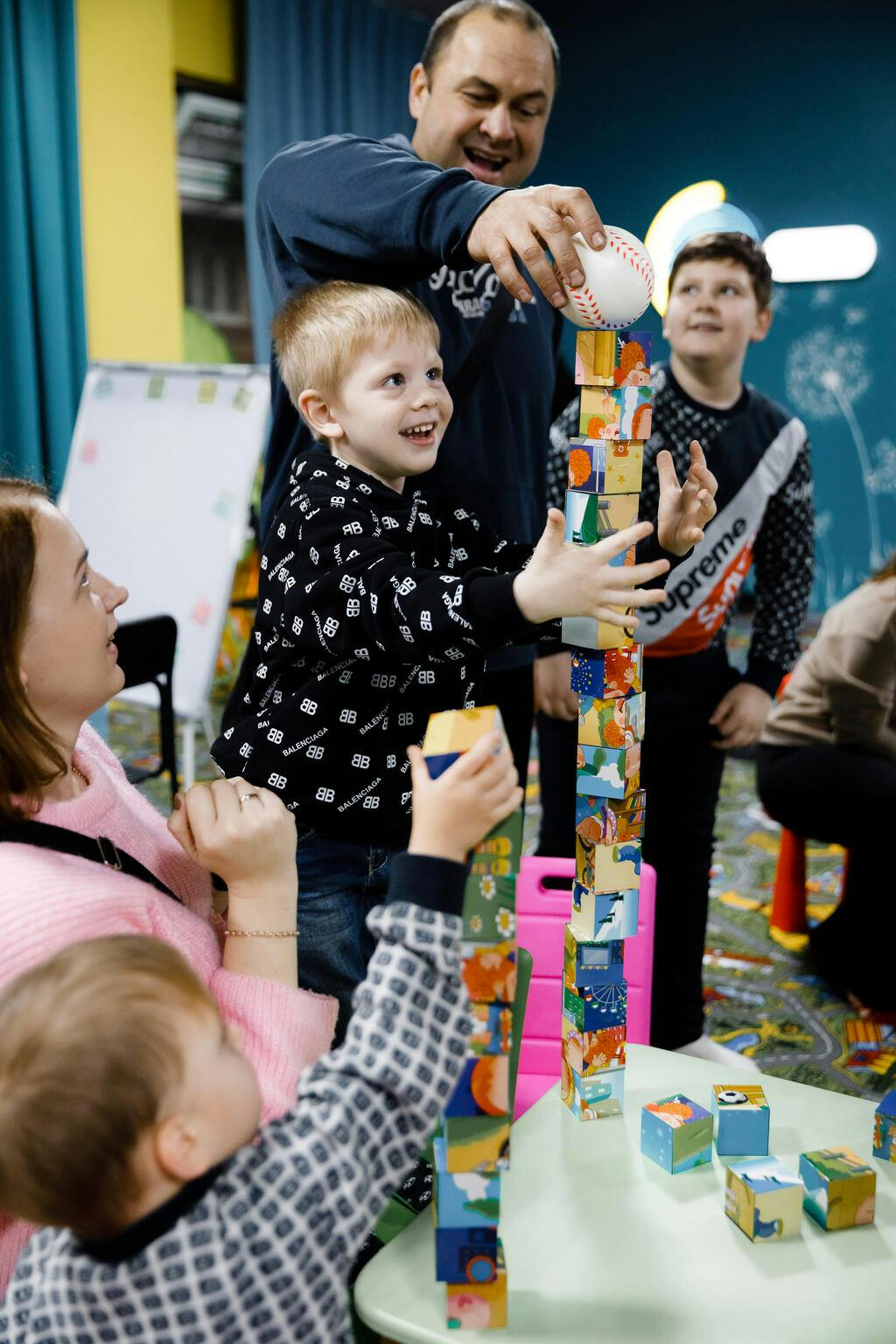 Barn i UNICEFs spilno-center - Ukraina