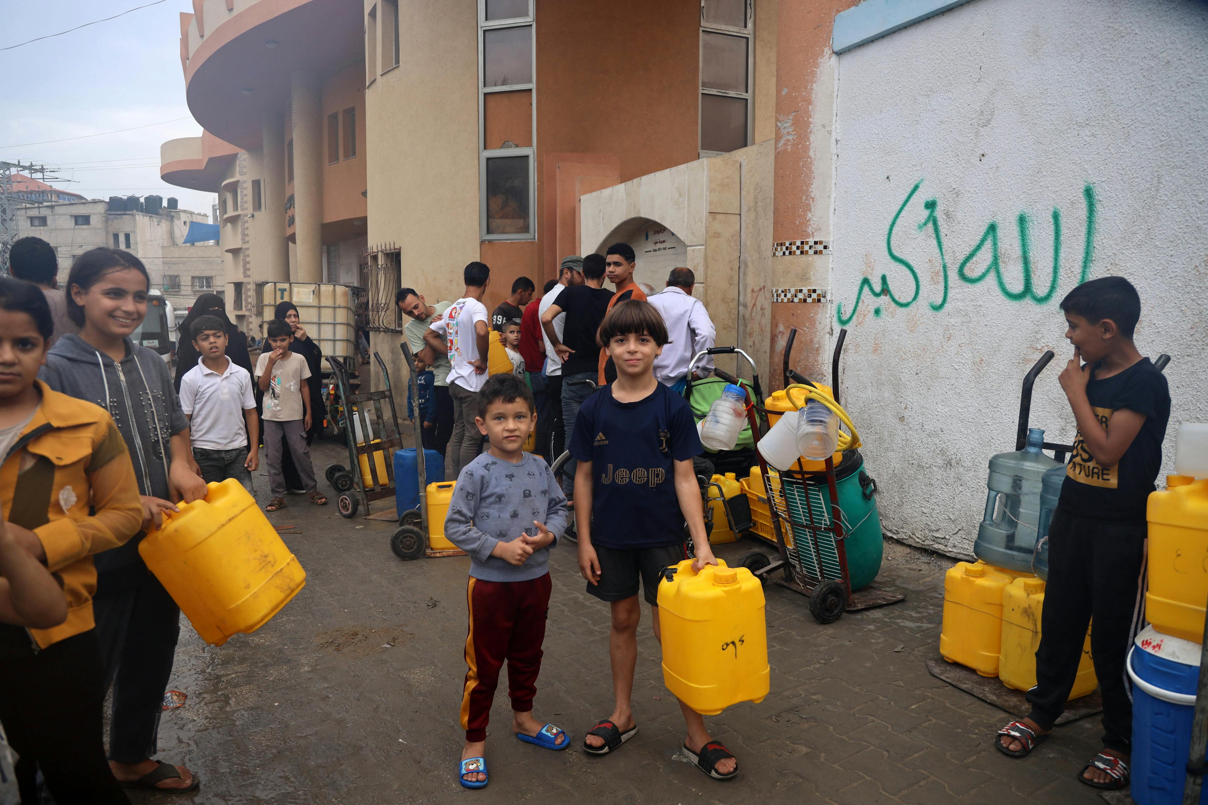 Barn - vatten - Gaza 2023