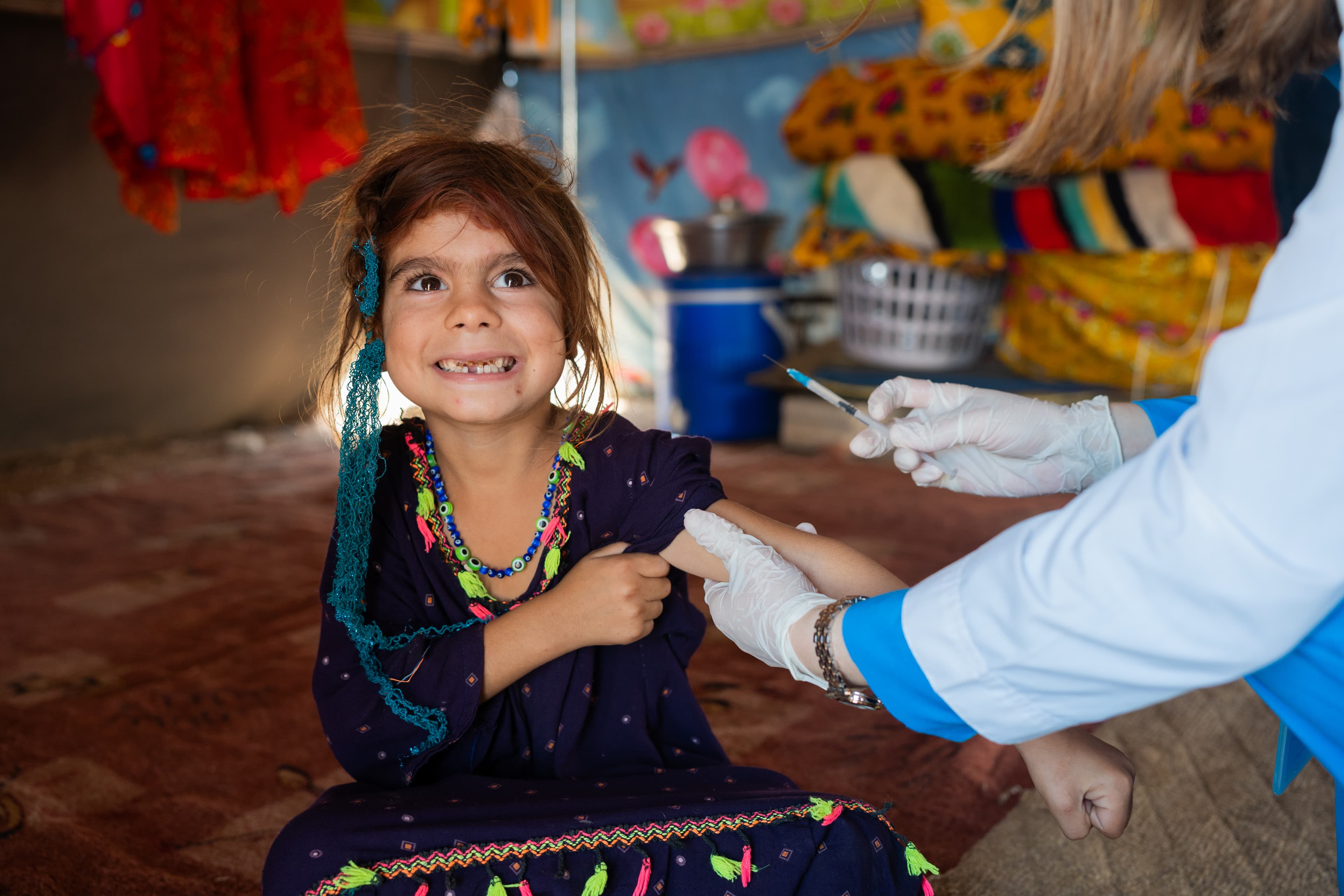 Flicka får vaccin - Jordanien 2023