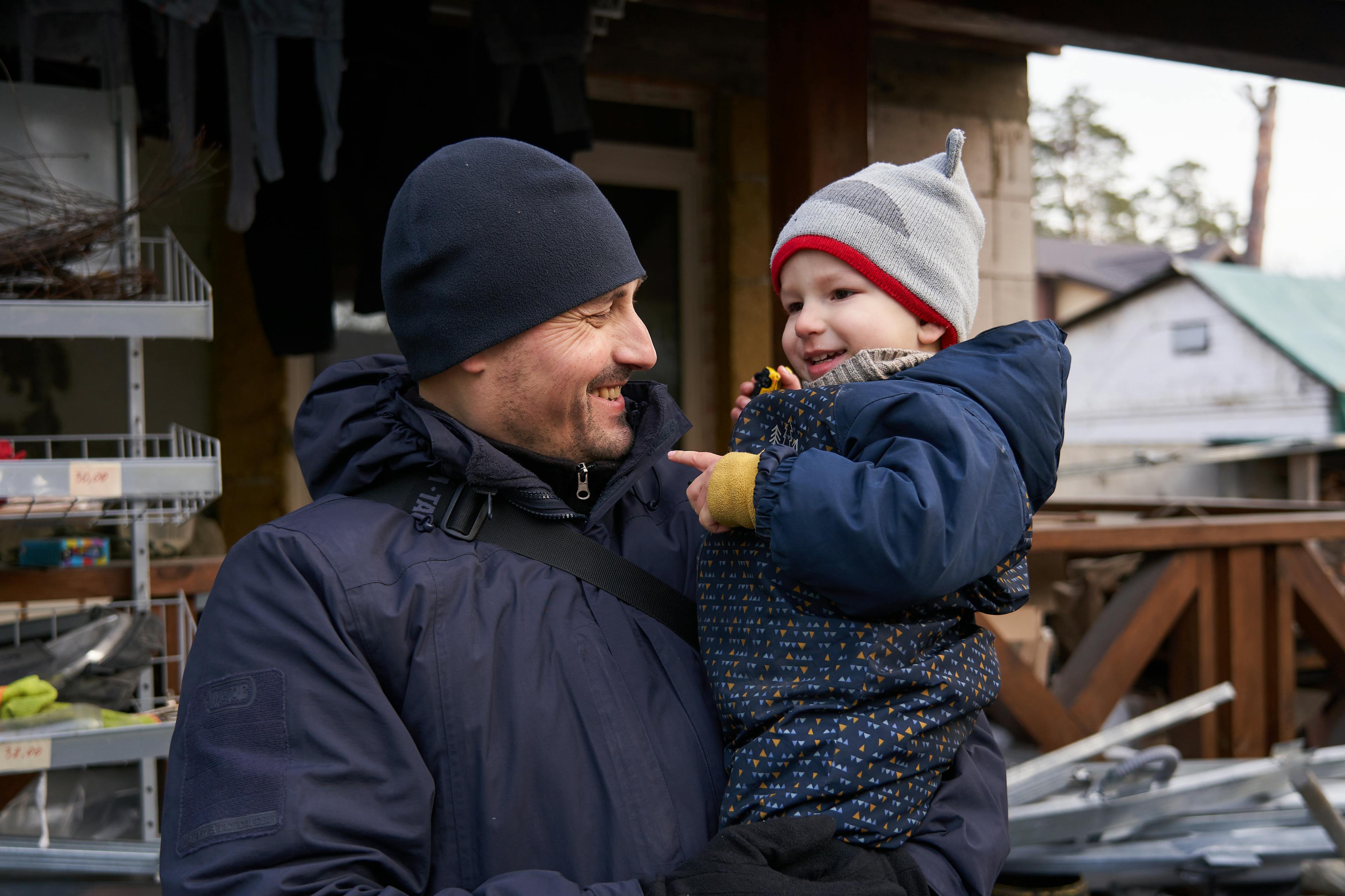 Pappa och barn - Ukraina - 2022