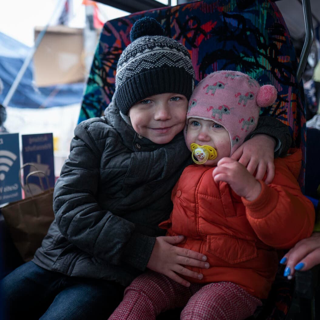 Storebror kramar sin syster - Ukraina/Polen