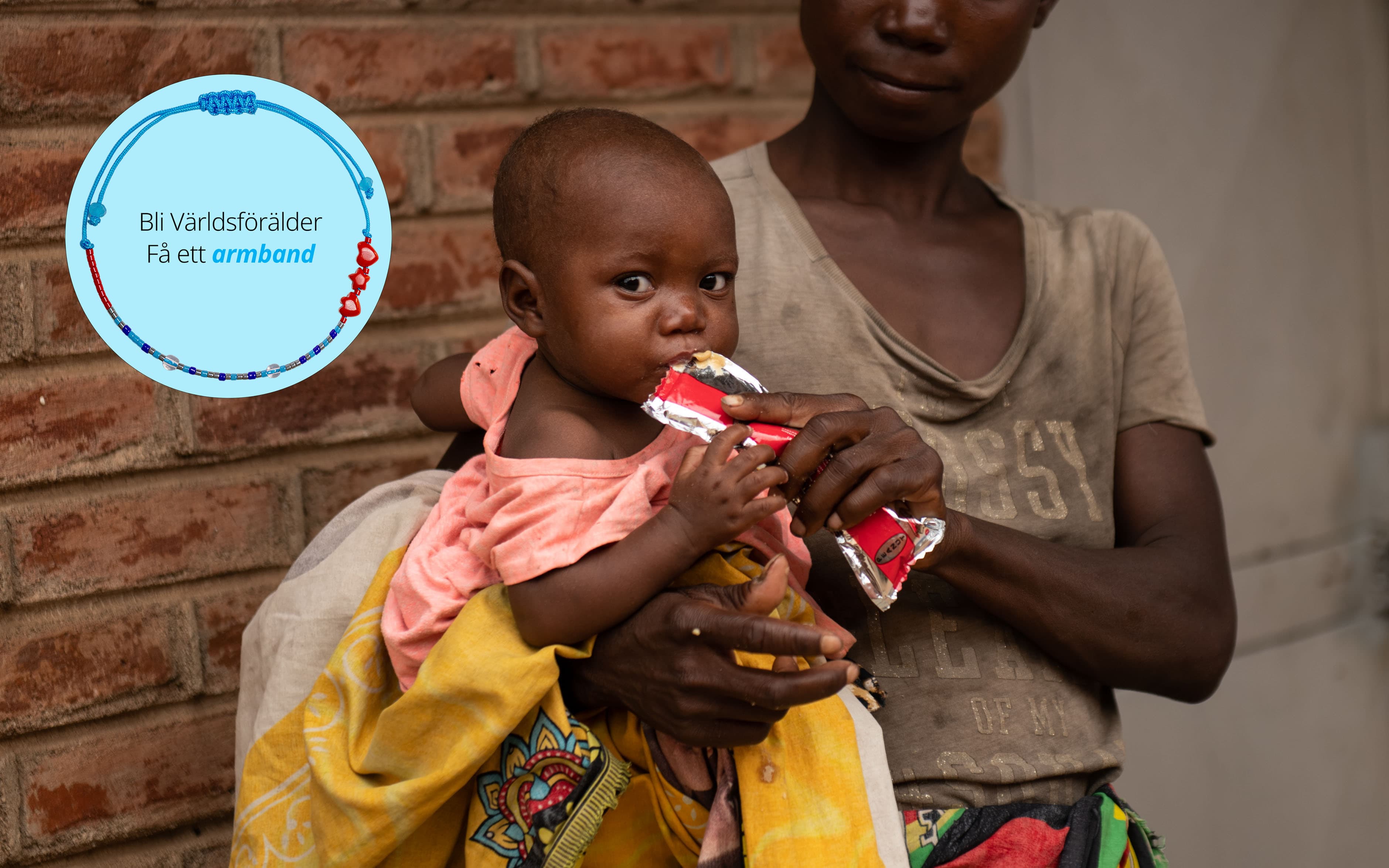 Barn med nötkräm / RUTF - i mammas famn - Malawi 2024 - cropped mobile – splash