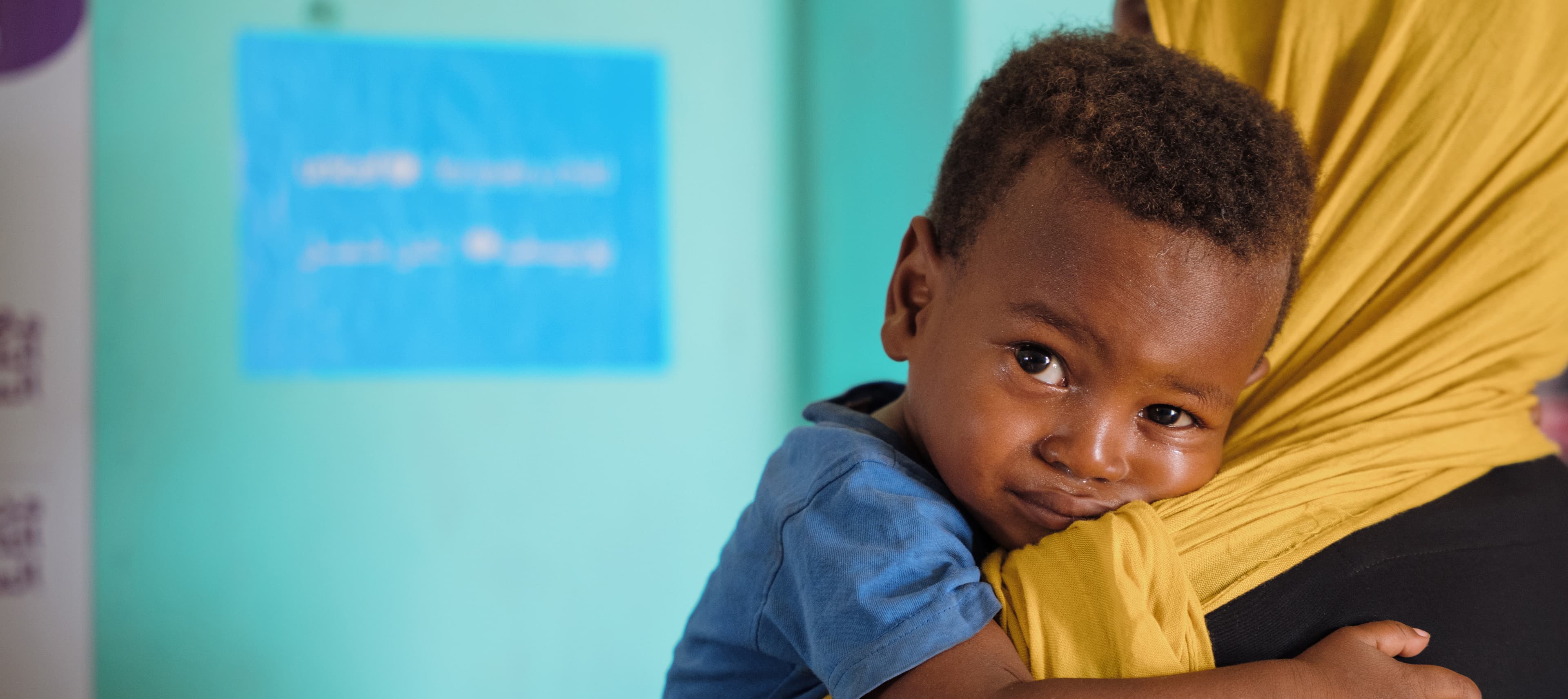 Barn i mammas famn - Sudan 2025 - cropped desktop widget