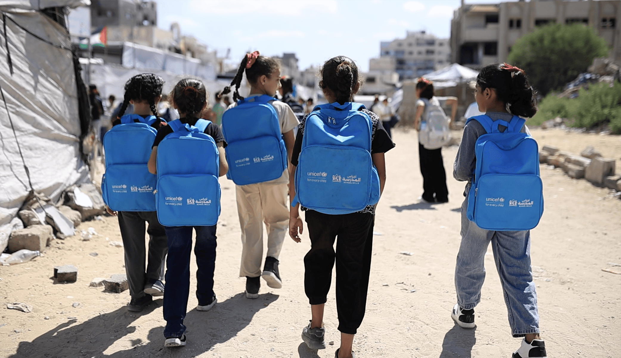Barn återvänder till skolan – UNICEF-ryggsäck – Gaza 2026