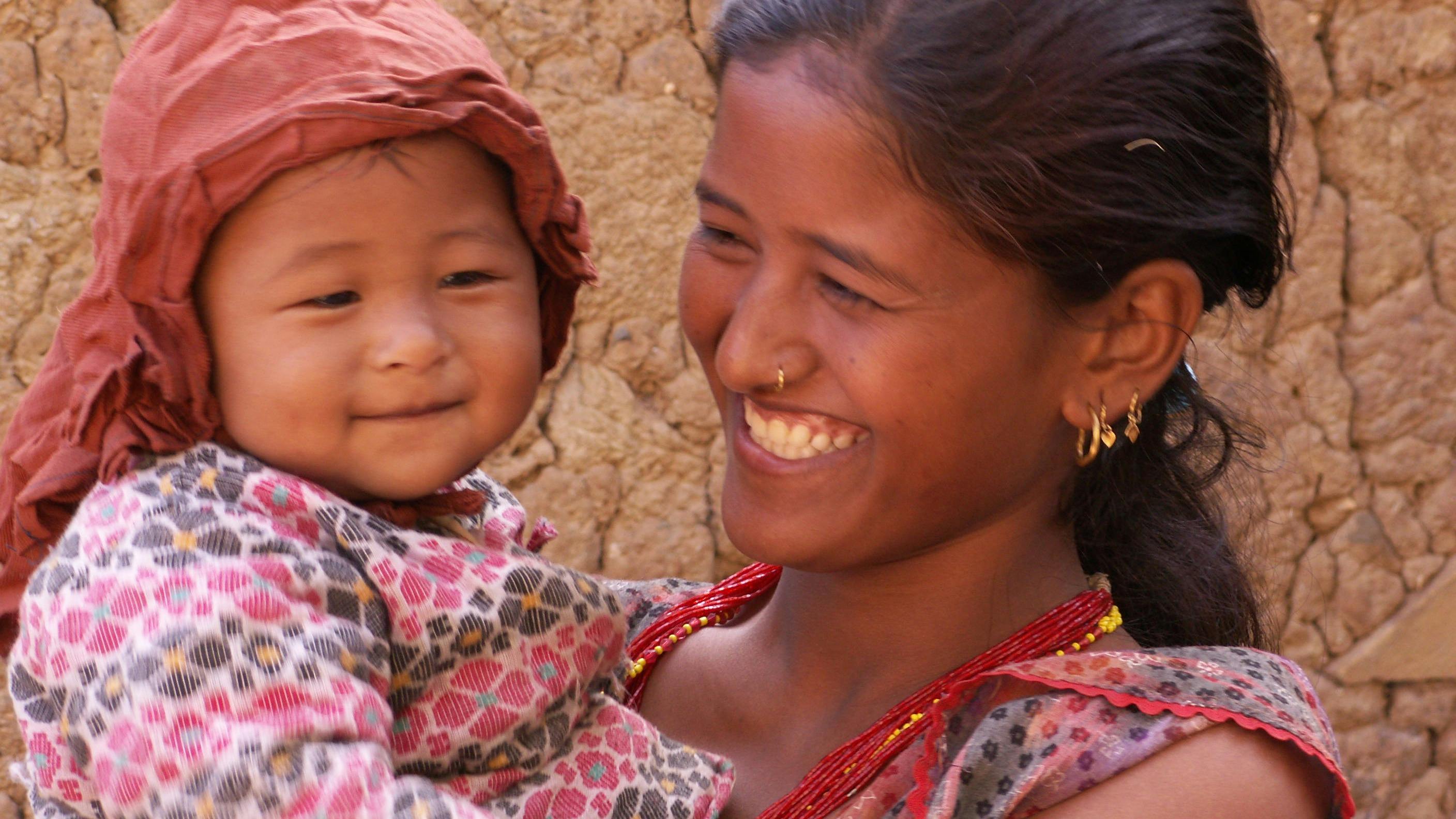 Nepal: En mamma med sitt barn