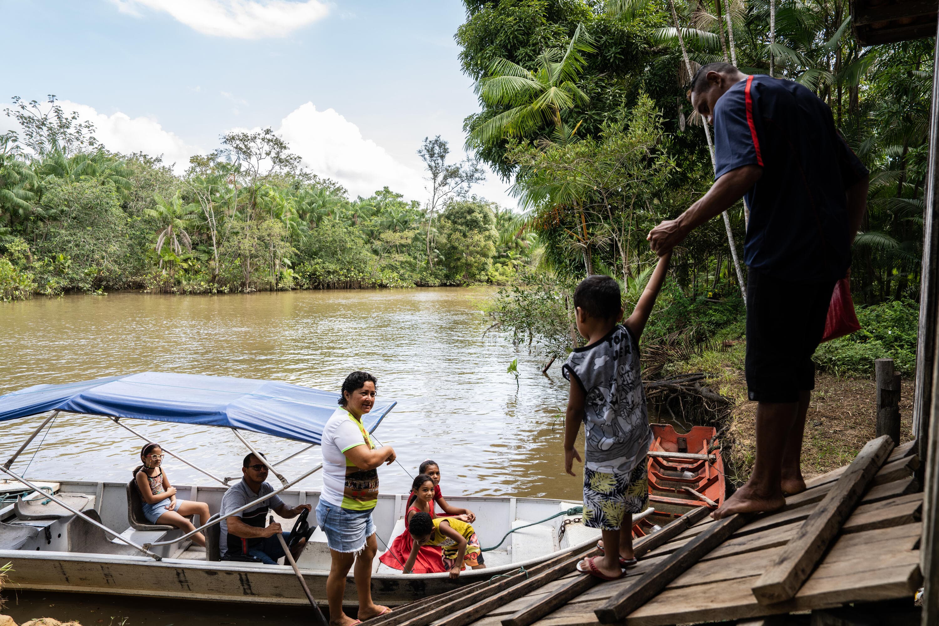 Sjukvårdare levererar vaccin - Brasilien 2023