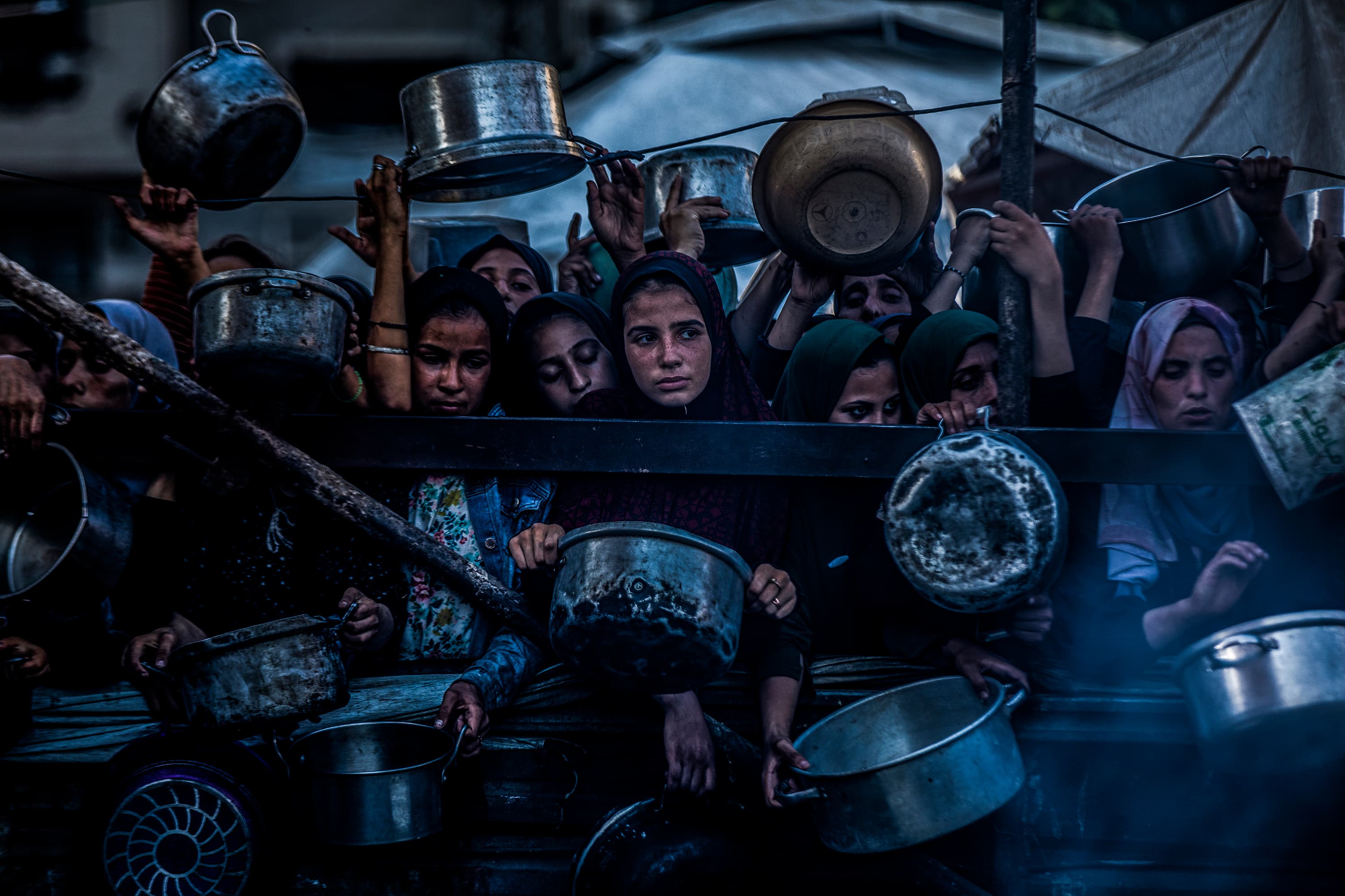 Barn i Gaza - försöker få mat - juli 2025