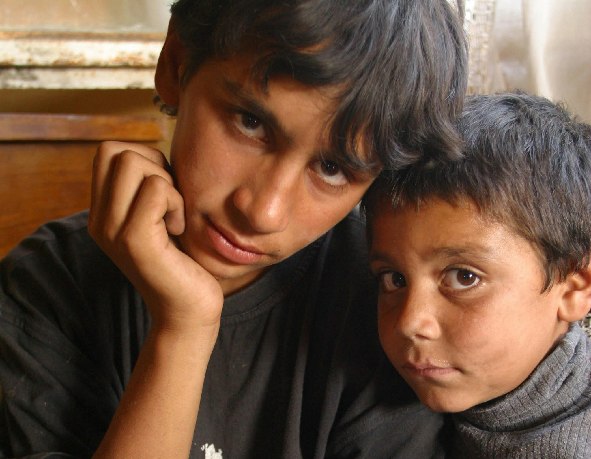 Albanien: Edison, 15 år, med sin kusin