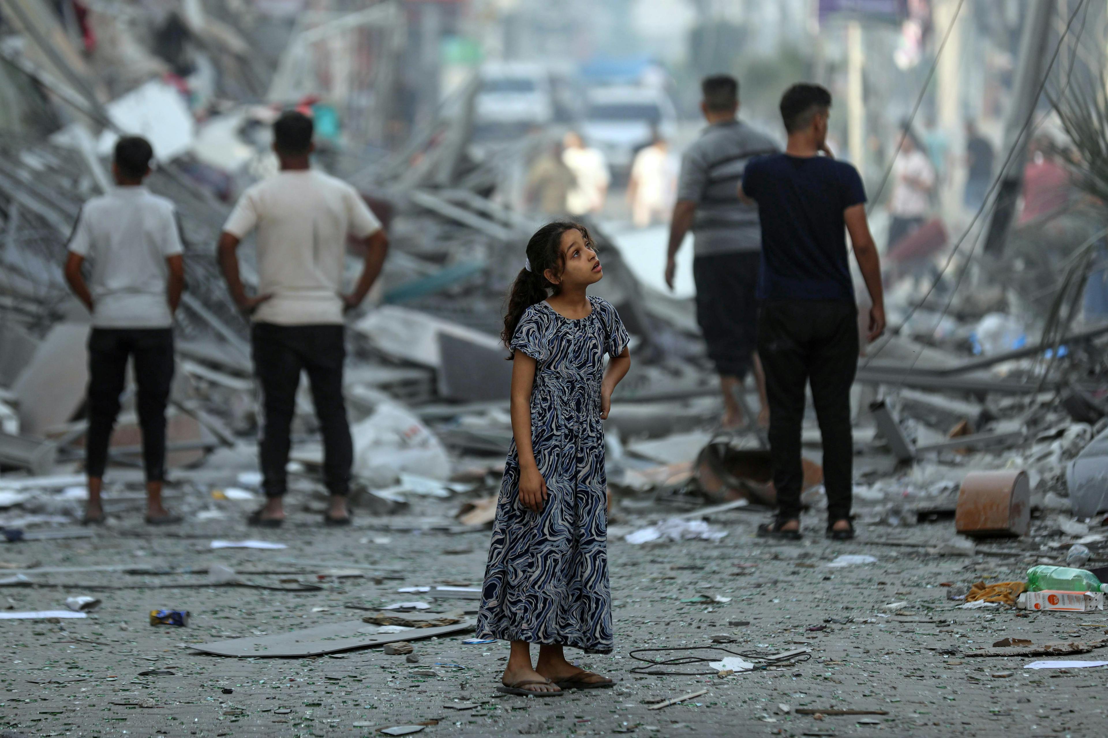 Flicka-rasmassor efter bombning - Gaza 2023