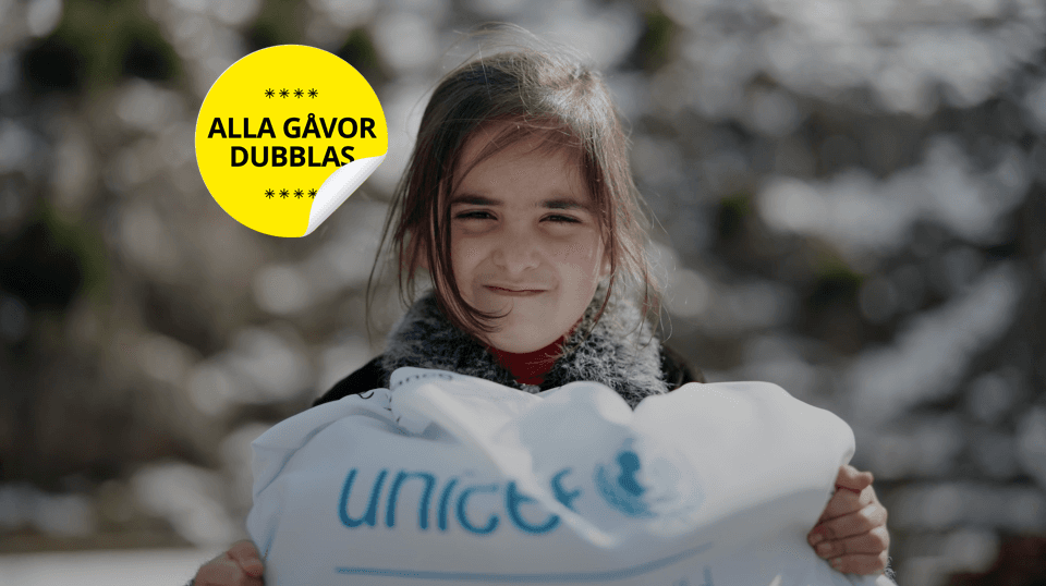 Barn med UNICEF-leverans – Libanon 2024 – dubbling splash - desktop