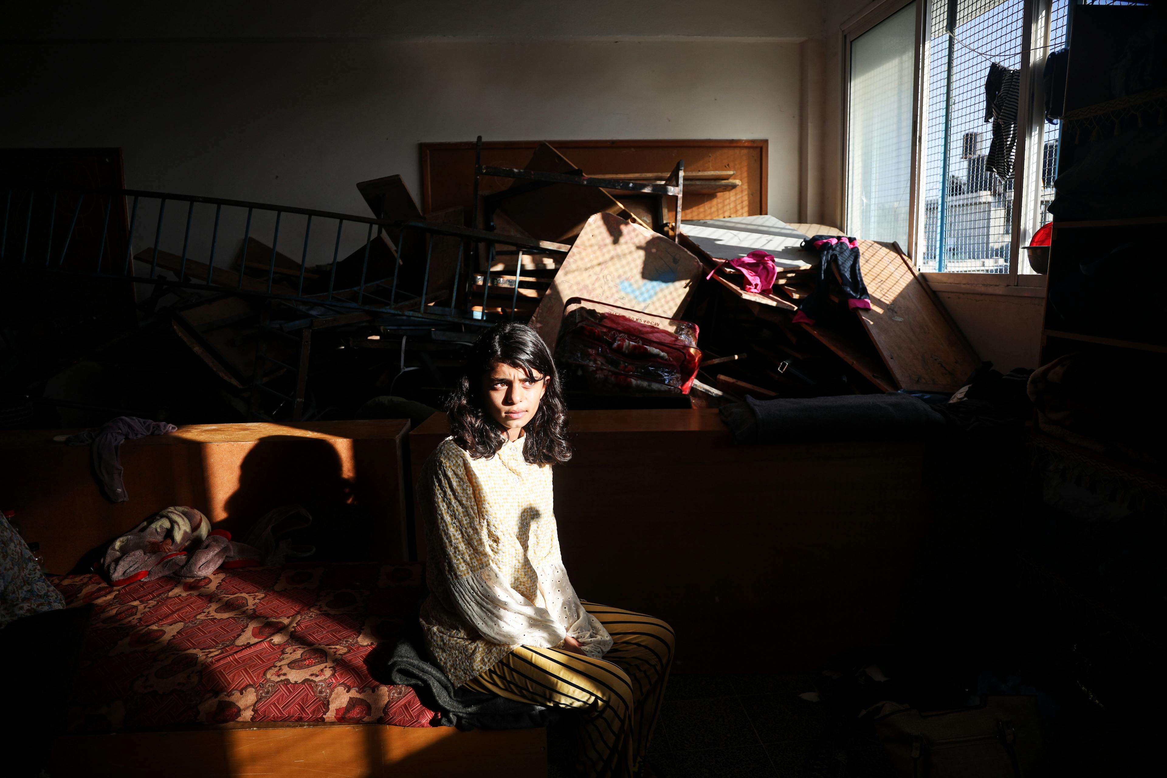 Girl-displaced-Gaza-2023