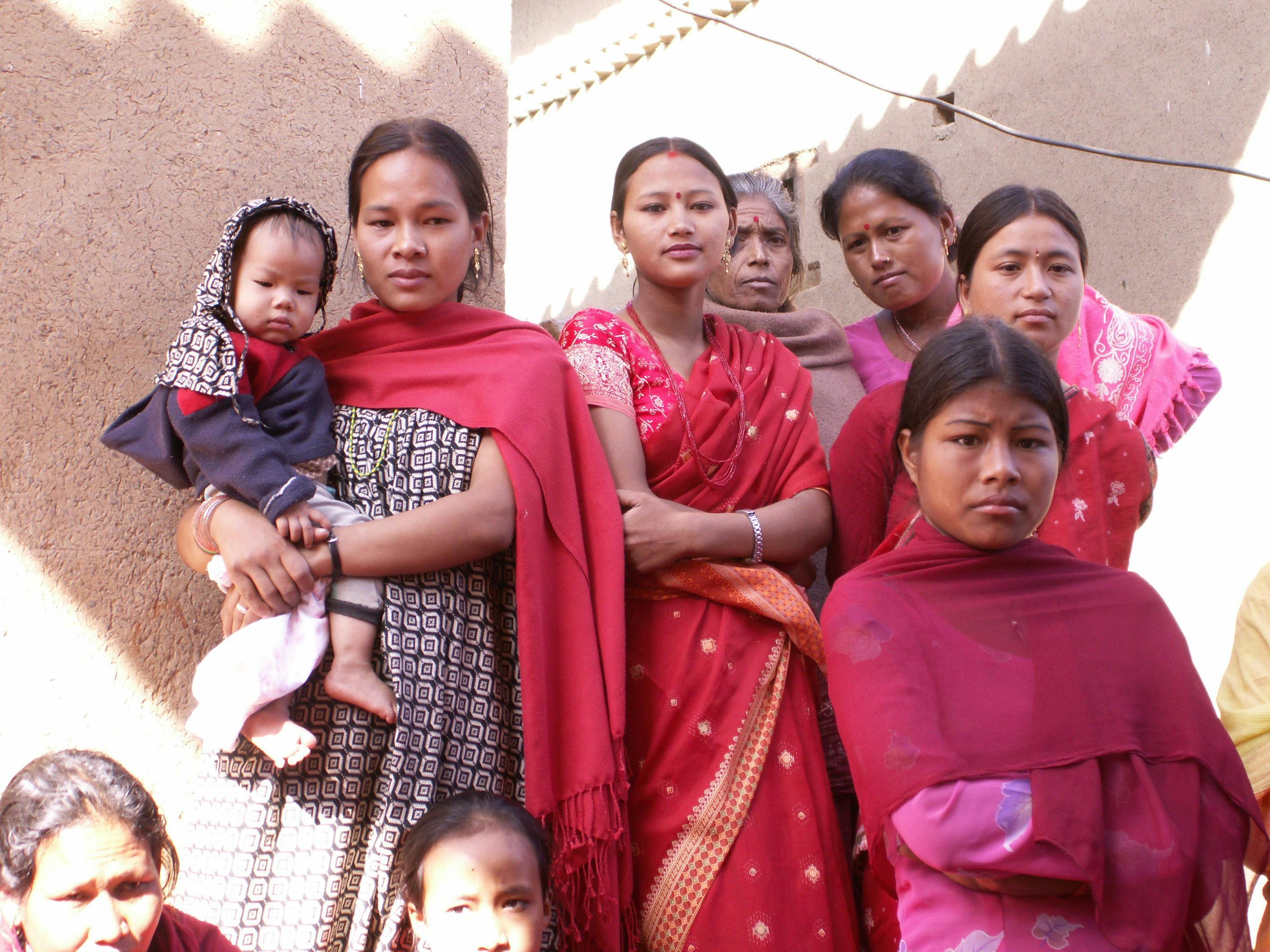 Mammor och barn i Nepal