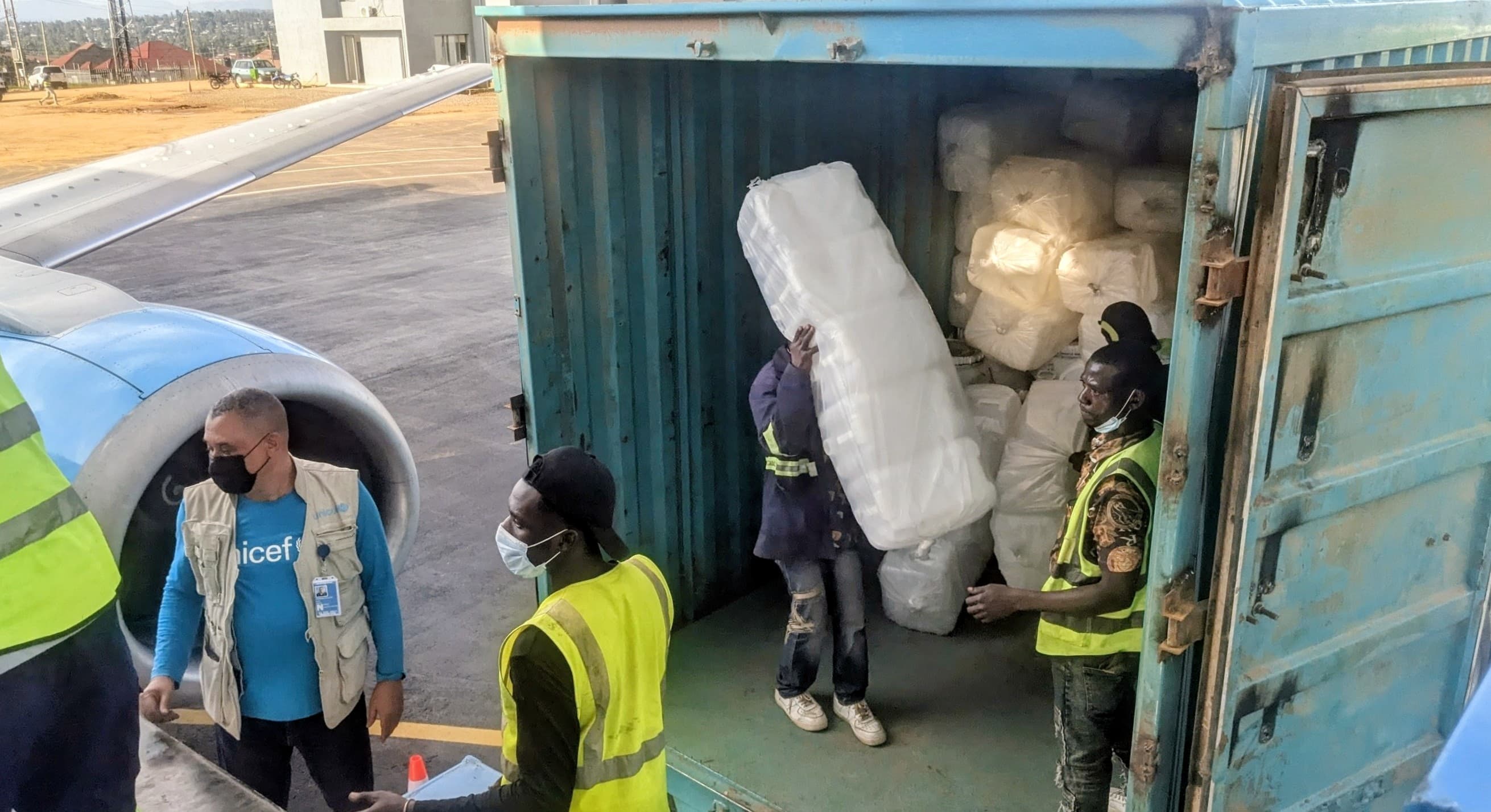 Leverans via flygplan till truck – DR Kongo 2026